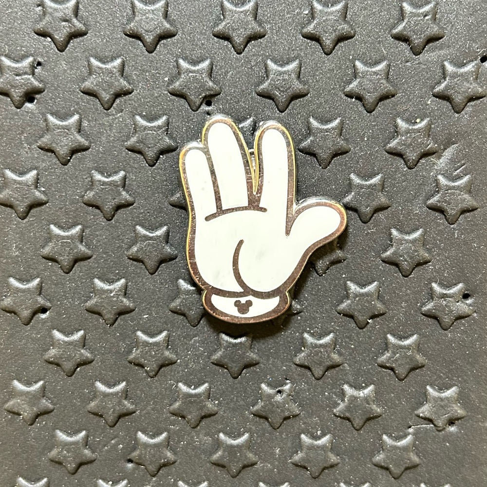 DISNEY Hidden Mickey Trading Pin - MICKEY MOUSE GLOVE - WAVING HAND (308)